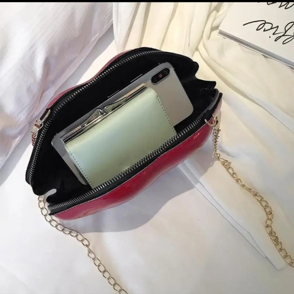 Lips purse bag vegan leather Valentine’s Day gift NEW Red lips kiss gold red - Picture 15 of 15